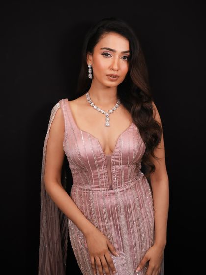 A sophisticated evening gown look with a soft pink smokey eye. My courses prepare you for the world of fashion and celebrity makeup.