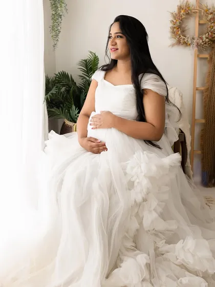 Another beautiful portrait from the white gown series. The glowing skin and softly defined features create a timeless and elegant maternity look.
