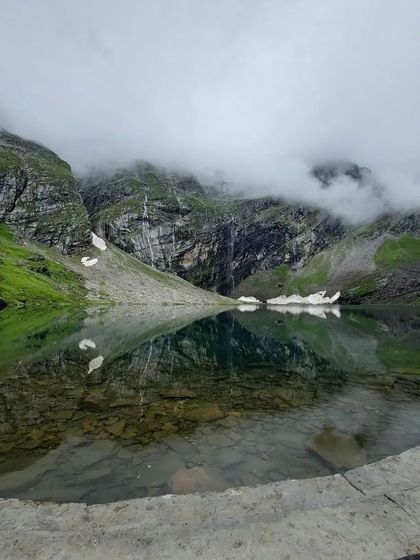 The serene and holy Hemkund Sahib lake, with its crystal-clear reflections. This is a key part of our Valley of Flowers and Hemkund Sahib trek.