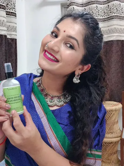 The smile says it all. Our Rosemary Toner is a customer favorite for its multi-tasking abilities, from tightening pores and controlling oil to soothing the scalp and reducing hair fall.