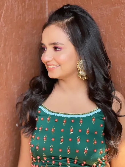 A side profile of the bridesmaid's simple and chic hairstyle.