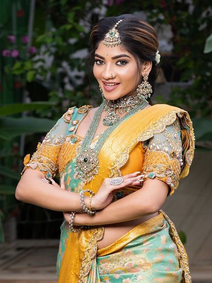 A modern bridal look featuring our Victorian-style set with green beads. The jewellery adds a touch of glamour to this unique saree and blouse combination.