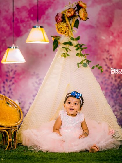 This gallery displays the versatility of our garden and teepee sets. From lush green turf and floral backgrounds to cozy lace teepees and wicker chairs, you can create the perfect indoor "outdoor" shoot.