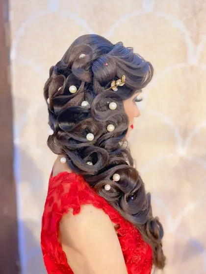 A full view of the cascading pearl braid. This open hairstyle is designed to create a lot of movement and drama, perfect for a glamorous evening gown or lehenga.