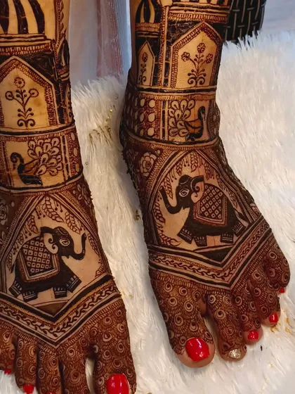 A full view of the elephant-themed bridal feet mehendi, a perfect choice for a traditional wedding.