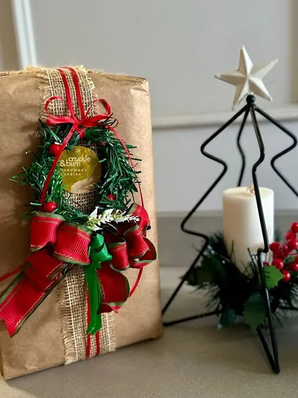 Another angle of this lovely Christmas gift set, showing the detail on the mini wreath and the elegant simplicity of the candle stand.