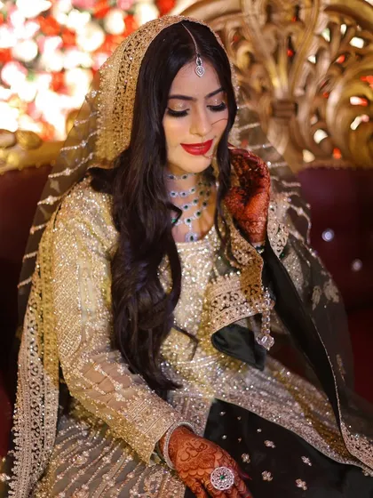 My beautiful bride Sana on her Walima. She looked absolutely stunning in her green and gold outfit, which we paired with a classic red lip and soft glam makeup.