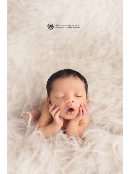 Newborn Artistry: Tiny Toes & Dreamy Poses photo 43