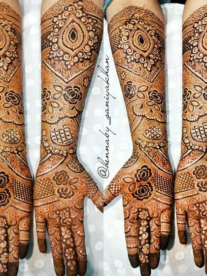 A beautiful floral and paisley design for an engagement bride. The pattern is symmetrical and so elegant.