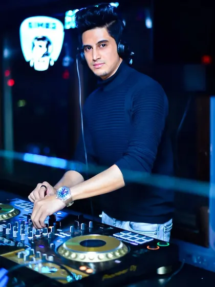 Another Monday Madness session at Drava Lounge. I'm dedicated to providing a consistent party spot for my followers.