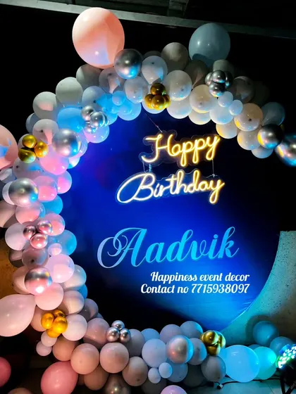 A custom balloon ring decoration for an outdoor or terrace party. The mix of pastel and chrome balloons creates a beautiful effect against the night sky.