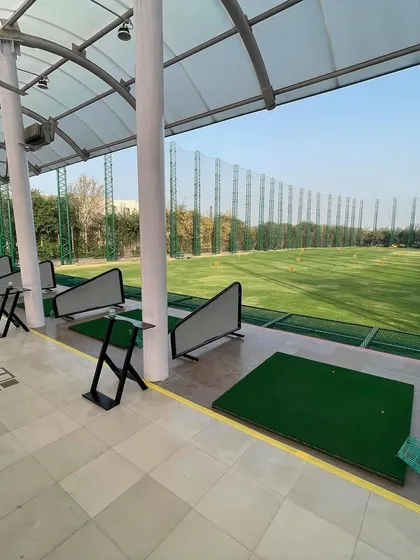 Welcome to our home at the Siri Fort Sports Complex. With 50 modern, well-maintained bays and a sprawling green, you have the perfect setup to work on your game, day or night.