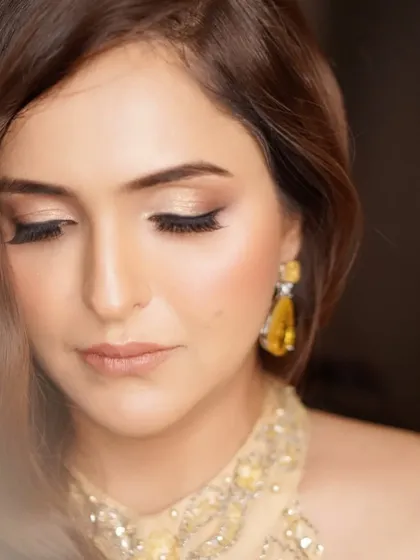 Another look at the details of Sonam's golden eye makeup. The shimmer is concentrated on the center of the lid to create a beautiful, eye-opening effect.
