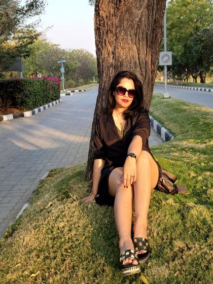 A relaxed moment in nature. A simple black dress and stylish flats are perfect for a casual day exploring Gujarat.