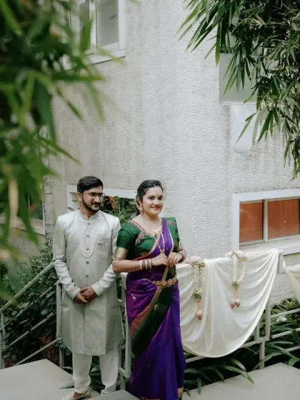 The couple framed by bamboo leaves, a creative shot that adds a natural and artistic element to their wedding photos.