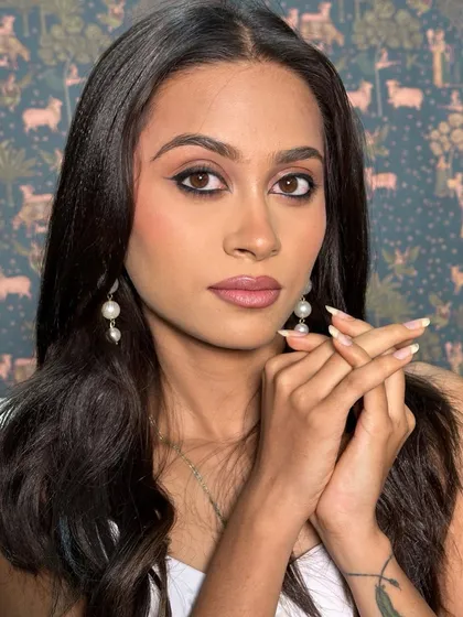 This classic look with a perfect wing is ideal for both work and play. It's polished, sophisticated, and always in style.