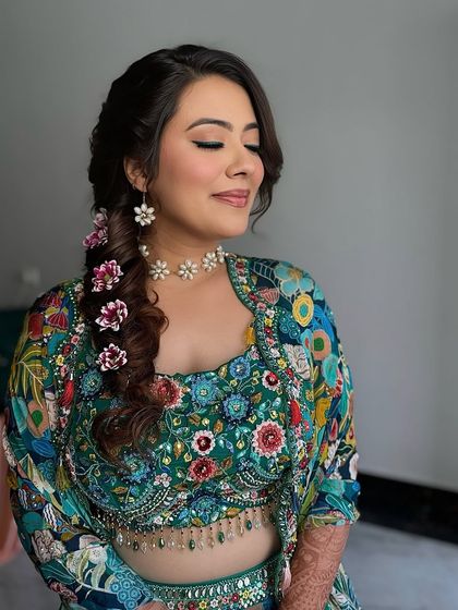 Vibrant Haldi & Mehendi Looks photo 12