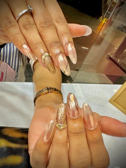 Another angle of these glamorous bridal extensions, showing off the sparkle of the gold glitter accent nail and the sleekness of the clear design.