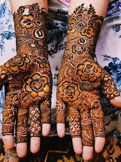 Asbah's mehndi, featuring her and her partner's initials 'AR' and the groom's name 'Aarif' hidden in the design.