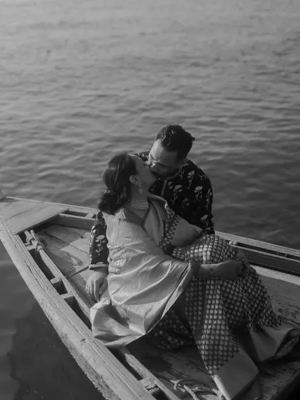 Not every story needs color to be vivid. In the quiet between frames, you’ll find a world of soft glances and unspoken vows. This pre-wedding shoot on the Ganga river at Varanasi was about capturing a love that feels timeless.