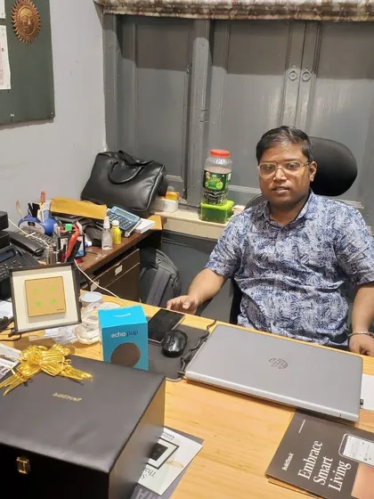 Architect Somen Sarkar with our smart keypad and gift box. We are building strong relationships with the design community in Kolkata.