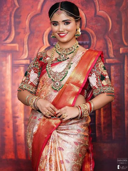 A full bridal look featuring our kundan and green bead set. The photos show the front of the jewellery as well as the beautiful hair accessory at the back.