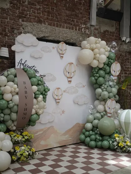 The complete photo-op backdrop, showing the full scale of the balloon garlands, painted scenery, and 3D hot air balloon elements.