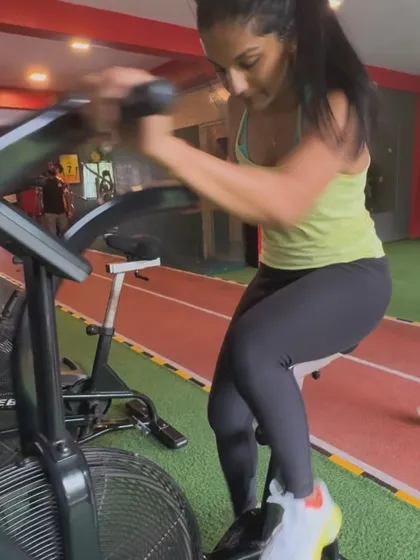 All out, every session. This is the intensity we bring to our high-intensity interval training (HIIT). Using tools like the air bike, we help our clients torch calories, boost their metabolism, and build serious cardiovascular endurance.