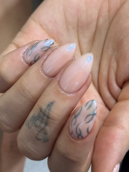 A subtle yet edgy look with a sheer nude base and delicate, airbrushed-style flame outlines.