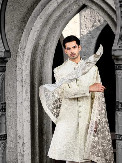 For this men's wedding wear campaign, I styled an elegant off-white sherwani featuring intricate embroidery. The flowing dupatta and the architectural backdrop were chosen to create a look of regal sophistication for the modern groom.