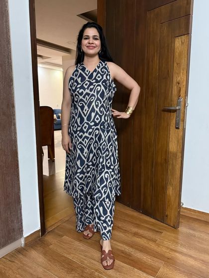 A closer look at the sleeveless version of the ikat print coord set. A versatile outfit that's great for warm days.