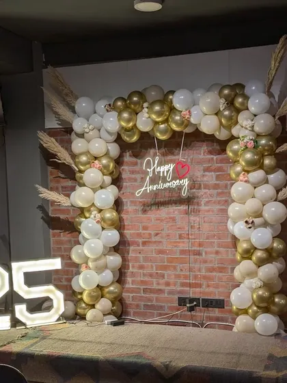 The anniversary stage setup seen from a different angle, showing the placement of the marquee numbers next to the balloon arch.