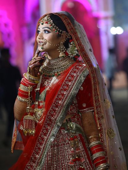 Classic Red & Gold Bridal Looks photo 4