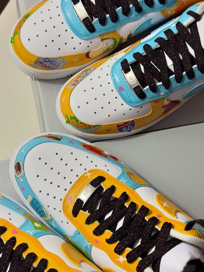 A top-down view of the "Bangalore meets Chicago" custom AF1s, showing the details on the toe box.