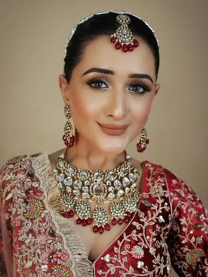 A complete bridal look with a silver-toned cut crease and a neutral lip. This is a great example of a contemporary reception look that you will learn in my advanced module.