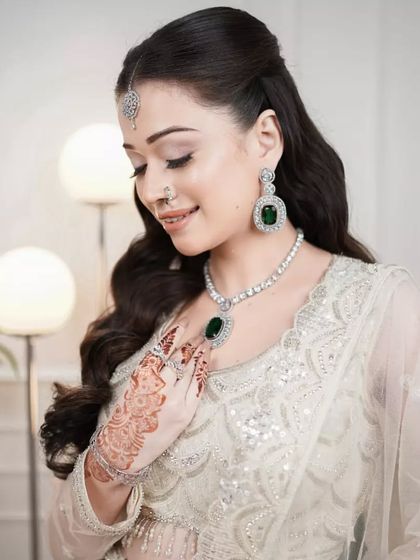 Romantic Waves & Open Hairstyles photo 8