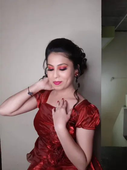 A close-up of the eye makeup for this party look. The shimmery eyeshadow catches the light beautifully, making the eyes the center of attention.