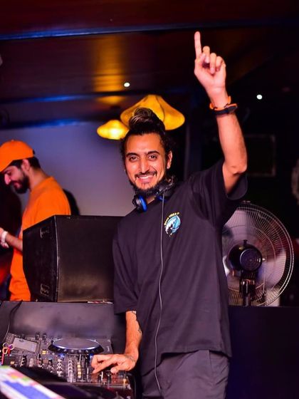 One hand on the deck, one hand in the air. This is my signature pose when the beat is about to drop.