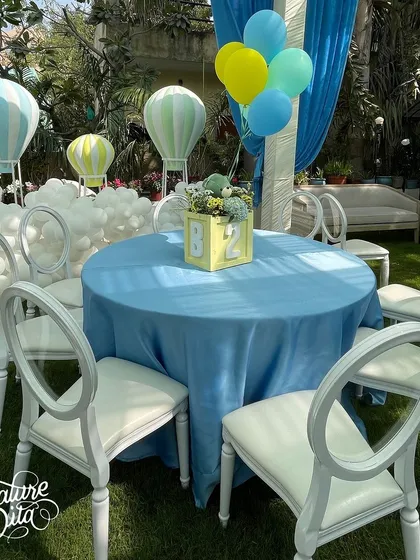 A table setting at the baby boy shower, with hot air balloon props and a custom centerpiece.