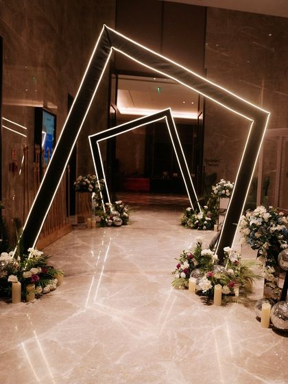 Welcoming Entrances & Aisles photo 13