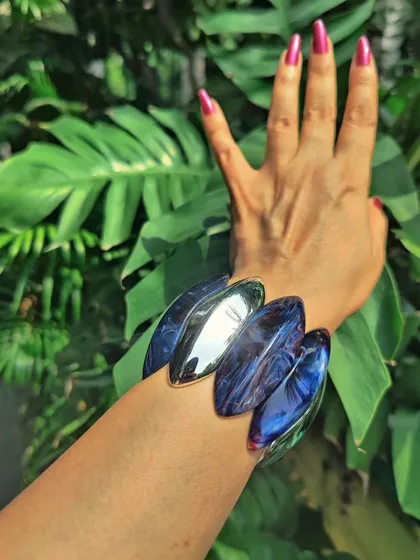This featherweight resin art cuff is all about modern elegance. Its unique blue and silver design adds a contemporary and confident touch to any outfit, proving that style and comfort can go hand in hand.