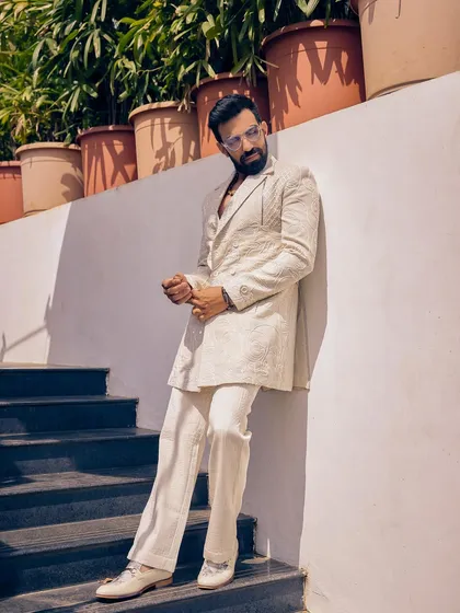 In a world full of color, dare to wear white. This look from the Sukoon collection brings timeless charm to your day wedding style, proving that simplicity can be radiant.