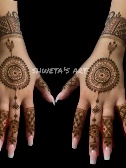 A chic and modern back-hand design. The central mandala connected to finger designs gives a jewelry-like appearance, perfect for a stylish and contemporary look.