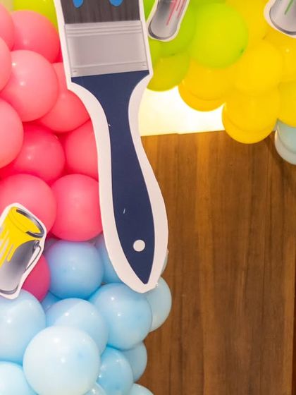 Detail shot of the balloon work for the Art and Paint theme, with paintbrush cut-outs integrated into the balloon column.