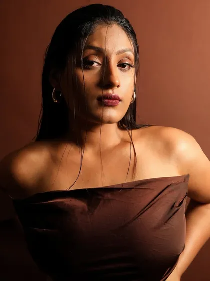 The complete wet look. It's a challenging style to perfect, but the result is a stunning, high-shine finish that is perfect for editorial work.