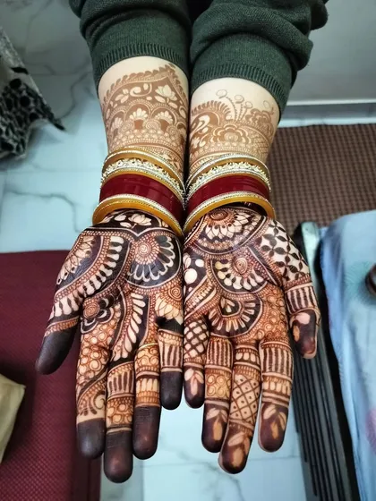 The final result is what matters most. I use my own 100% natural henna paste, which develops into this beautiful, deep maroon stain. I provide all my brides with aftercare tips to achieve this rich color.
