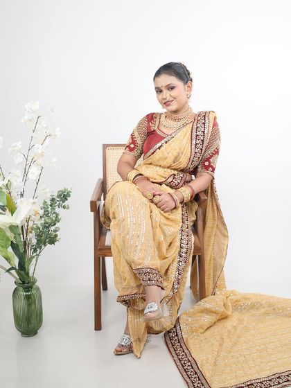 A simple and elegant portrait in the beige Nauvari with a red blouse.