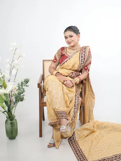 A simple and elegant portrait in the beige Nauvari with a red blouse.