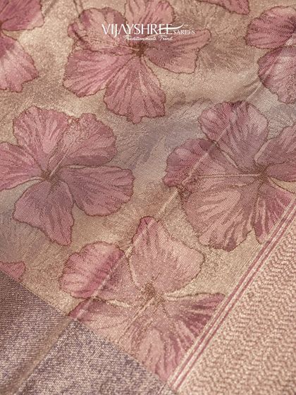 A close-up of the woven hibiscus motifs, showcasing the texture and artistry of the weave.