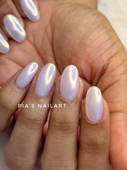 A close-up of the beautiful Aurora Chrome finish. The way it catches the light is just unreal.